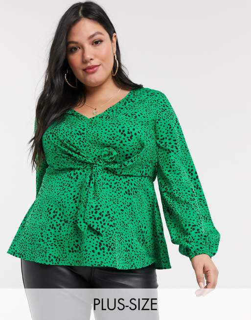 Blusa con diseño de lunares y lazada en la parte delantera en verde de Simply Be
