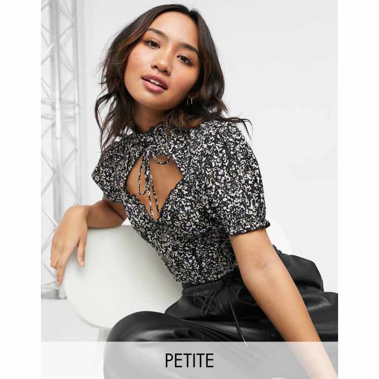 Blusa con estampado floral cuello subido y escote coraz n con