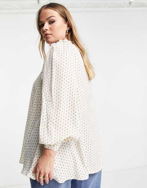 Blusa con lazada en el cuello de Fashion Union Plus, 2 de 4