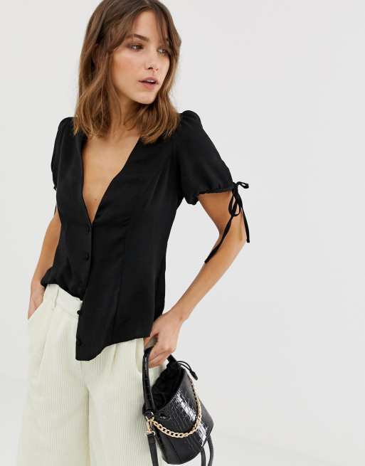 Blusa con lazo en las mangas en negro