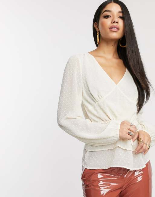 Blusa con lunares en beis claro flounce de NA-KD