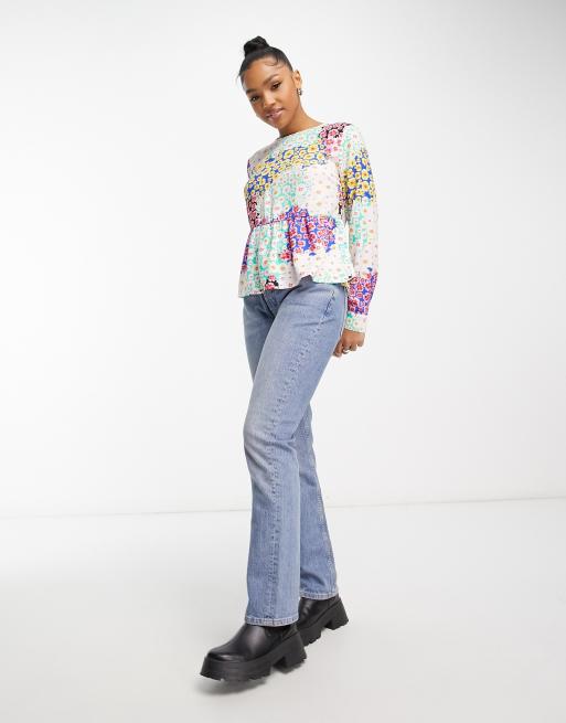 Blusa con sobrefalda y estampado floral tipo patchwork de Pieces
