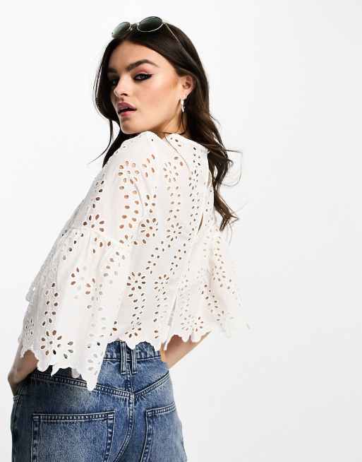 Blusa corta blanca con bordado ingl s de Other Stories