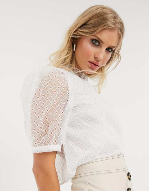 Blusa De Cuello Alto Con Mangas Abullonadas Y Bordado Ingles En Blanco De Only Asos