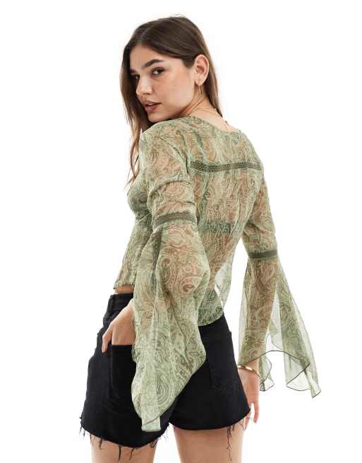 Blusa de estilo campero de chifón con estampado de cachemir e inserto de encaje de Miss Selfridge, 4 de 4