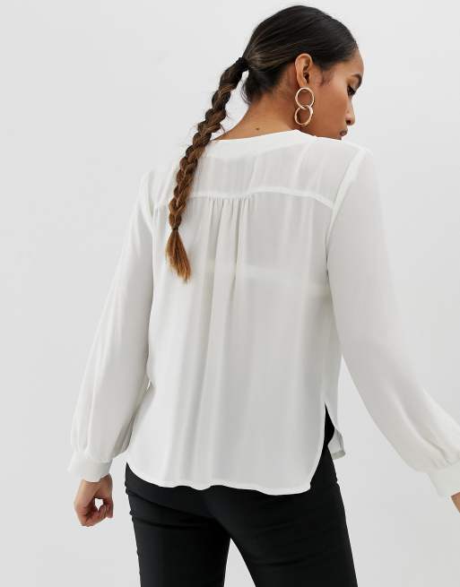 Blusa de manga larga con detalle de bolsillo de ASOS DESIGN Petite, 2 de 4