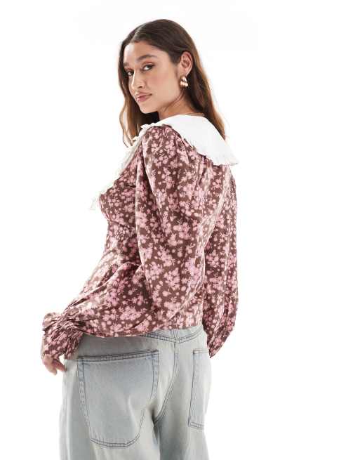 Blusa de tarde con estampado floral y solapas en contraste de ASOS