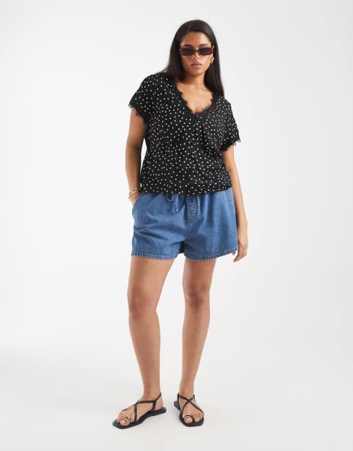 Blusa de tarde negra con estampado de lunares y ribete de encaje de ASOS DESIGN Curve, 2 de 4