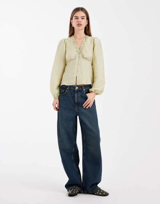 Blusa de tarde verde con cuello de pico de tejido texturizado de New Look, 2 de 4