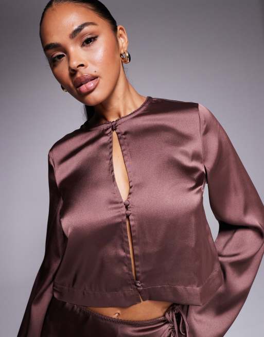 Blusa marrón chocolate con detalle de botones dobles de satén de ASOS DESIGN (parte de un conjunto), 3 de 4