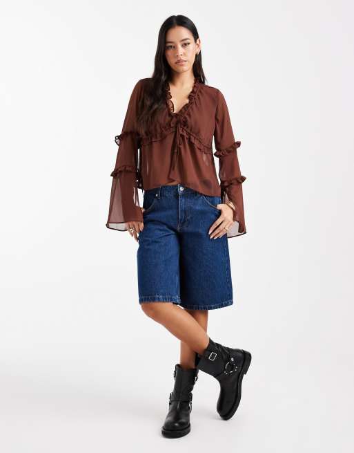 Blusa marrón con detalle de volantes de chifón de ASOS DESIGN, 4 de 4