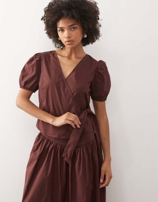Blusa marrón cruzada con mangas abullonadas de Reclaimed Vintage