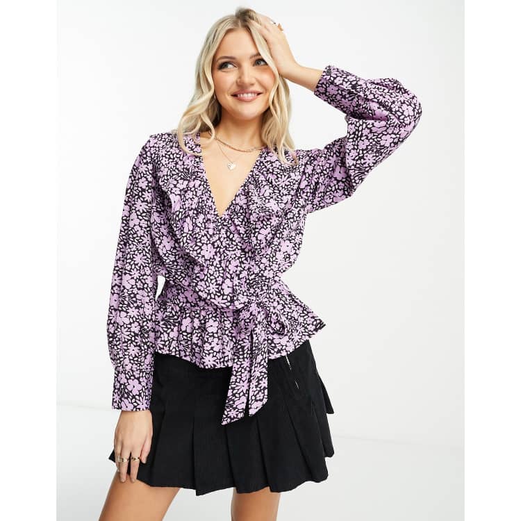 Blusa morada cruzada de manga larga con estampado floral de New Look | ASOS