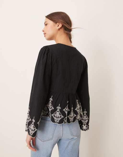 Blusa negra con bordados Aramis de Nobody's Child, 4 de 4
