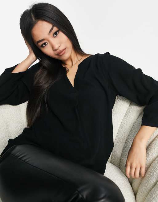 Blusa negra con cuello de pico y mangas 3/4 Astrid de Only