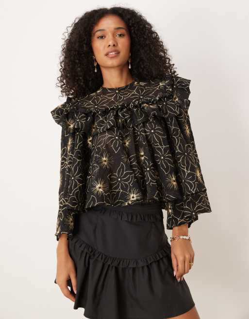 Blusa negra con diseño bordado y detalle de volante Dream de Sister Jane