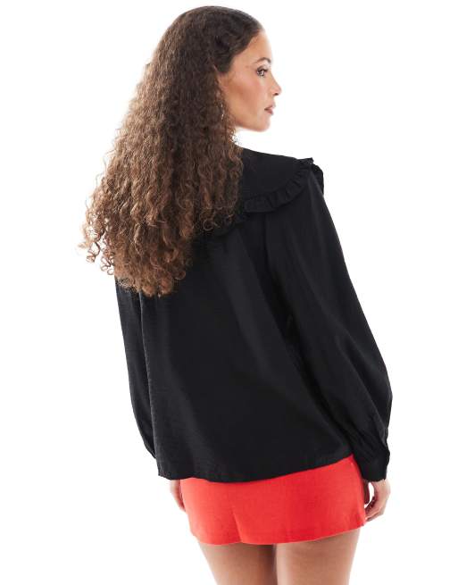 Blusa negra con solapas extragrandes de Urban Revivo, 4 de 4