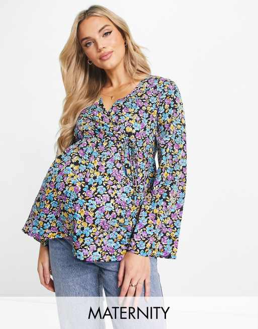 Blusa negra cruzada de manga larga con estampado floral de New Look Maternity