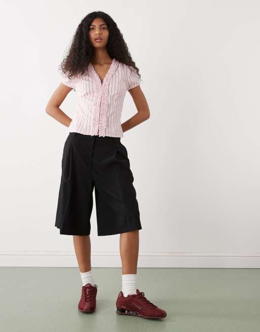Blusa rosa a rayas de manga corta con detalle de volantes de COLLUSION, 2 de 4