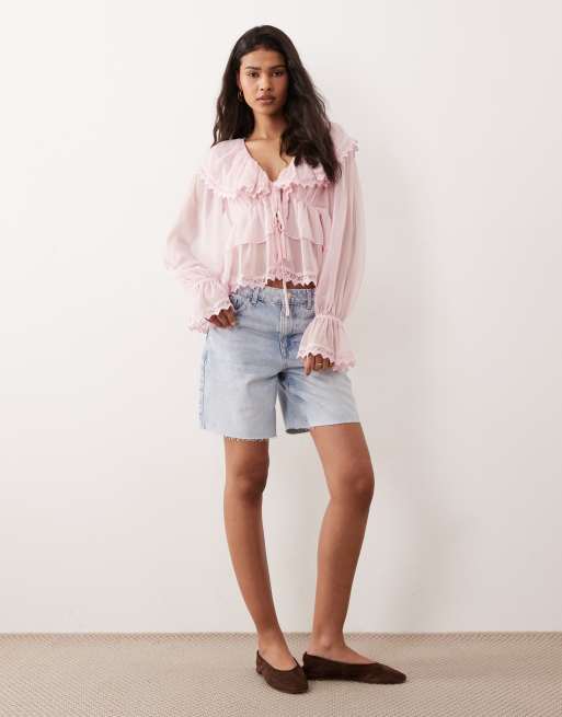 Blusa rosa claro con lazada delantera y volantes de chifón de Miss Selfridge, 2 de 4