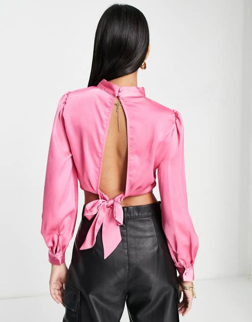 Blusa rosa con cuello alto y lazada en la espalda de River Island, 2 de 4