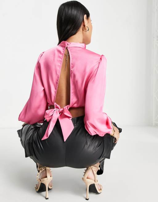 Blusa rosa con cuello alto y lazada en la espalda de River Island, 4 de 4