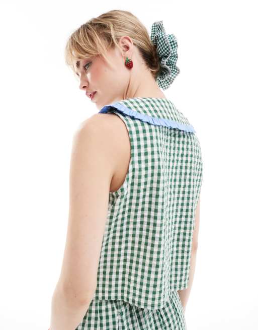 Blusa verde bosque a cuadros vichy sin mangas con volante en el
