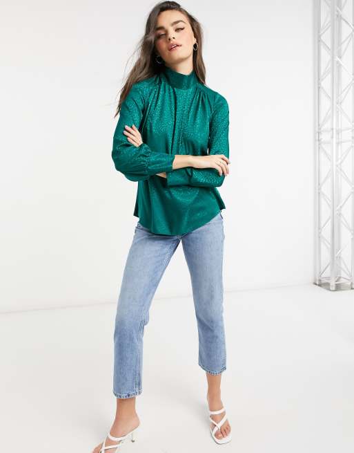 Blusa verde esmeralda de jacquard con cuello subido de Closet