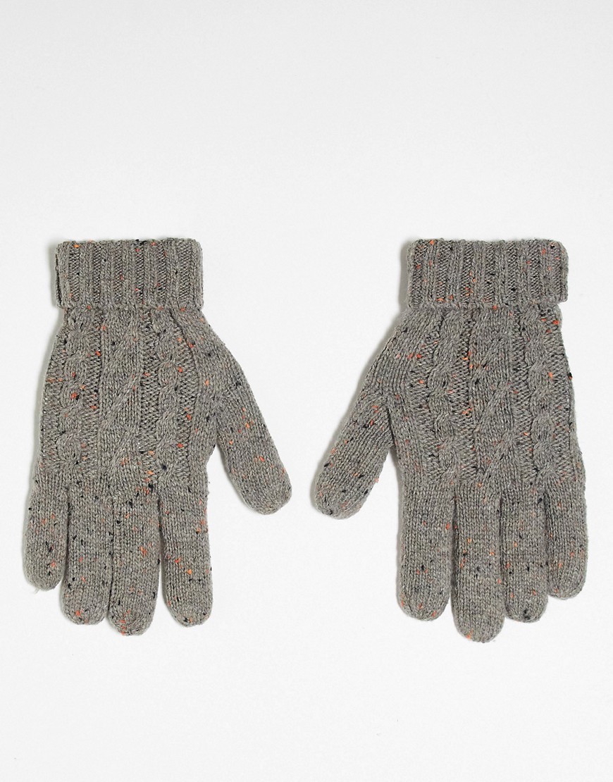 cable knit gloves in gray