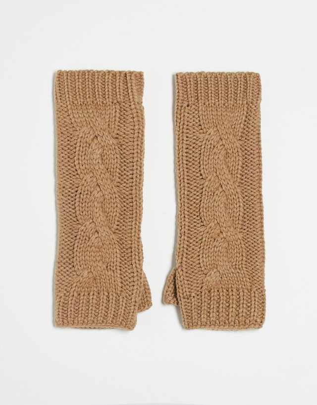 Boardmans - cable knit long arm warmers in brown