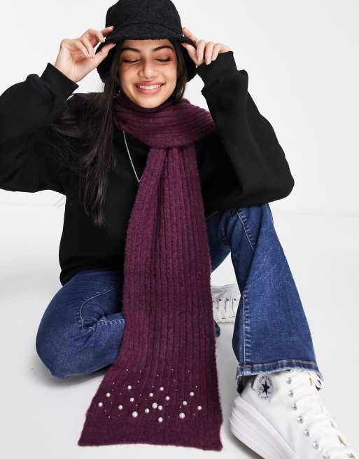Boardmans – Strickschal in Beerenlila mit Strass- und Perlendetails