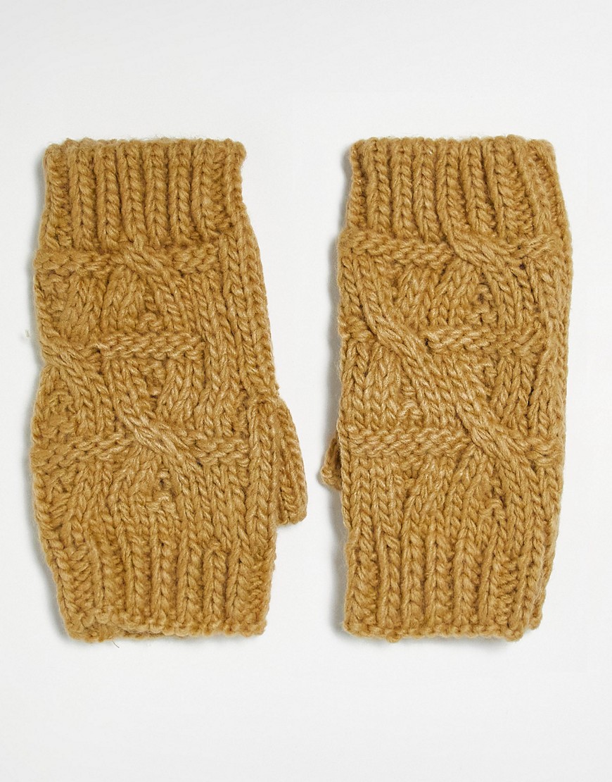 textured knitted handwarmers in camel-Neutral