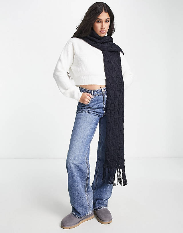 Boardmans - textured knitted scarf with tassels in navy