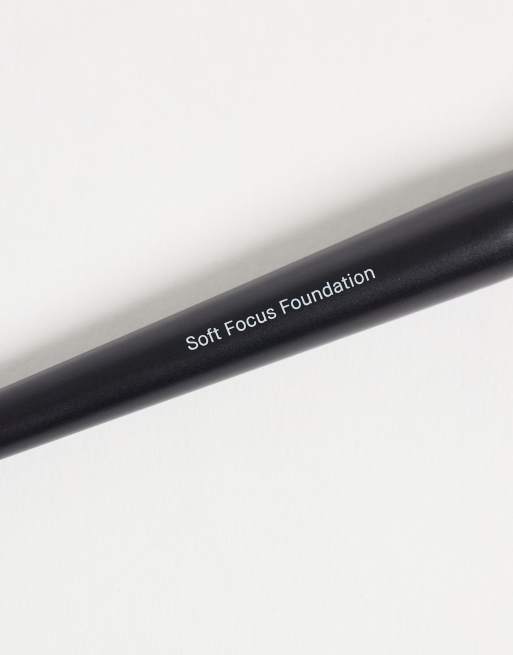 Bobbi Brown Soft Focus Foundation Brush, 3 of 3