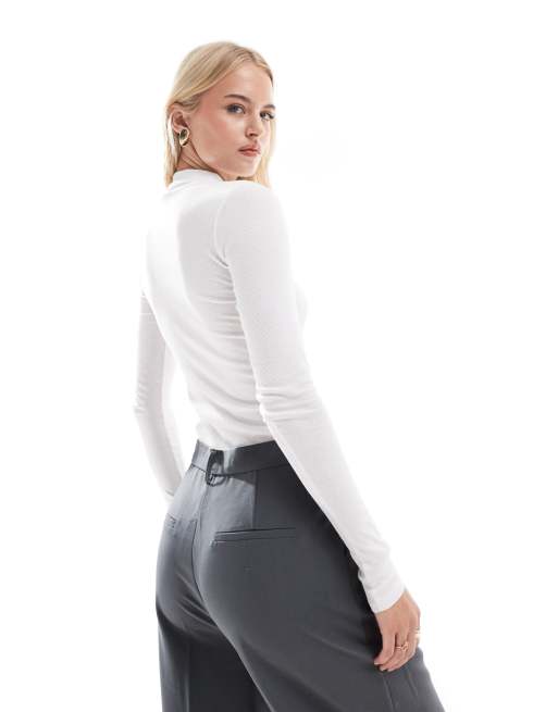 Body blanco de manga larga con cuello alto y media cremallera de canalé de Threadbare Tall, 4 de 4