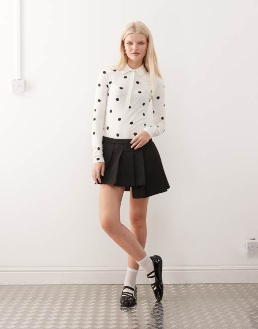 Body blanco estilo camisa de manga larga con lunares negros de punto de Monki, 2 de 4