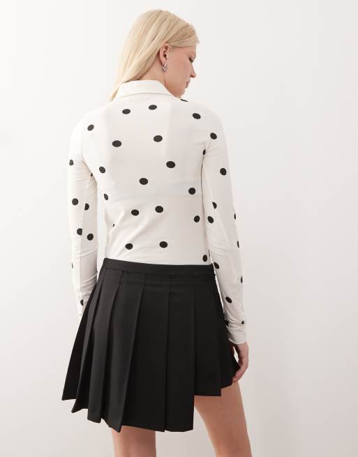 Body blanco estilo camisa de manga larga con lunares negros de punto de Monki, 4 de 4