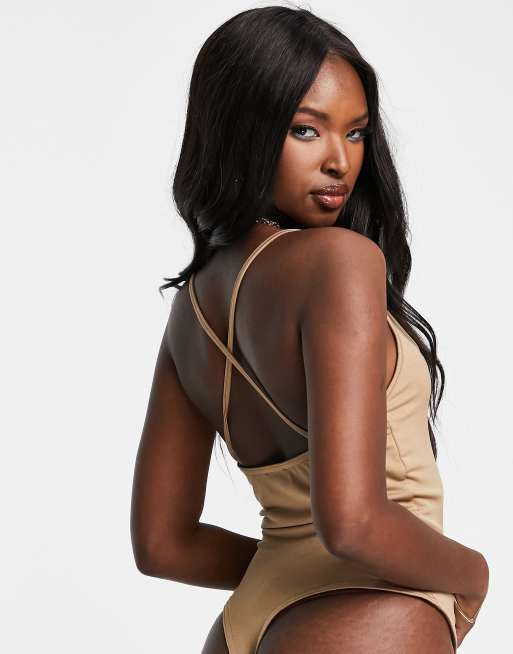 Body color castaño ceñido con espalda cruzada y diseño de dos capas de Public Desire, 2 de 4