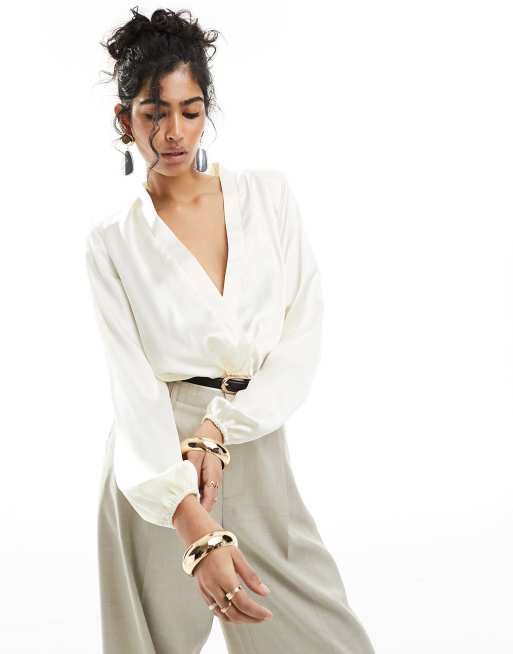 Body color crema escotado con hombreras de ASOS DESIGN