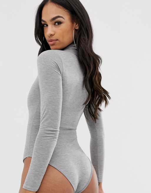 Body gris b sico de manga larga con cuello vuelto de PrettyLittleThing