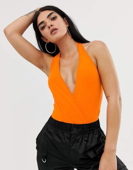 outfit body naranja
