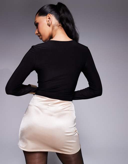 Body negro ceñido de manga larga con detalle de lazada de ASOS DESIGN, 3 de 4