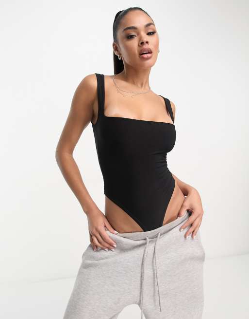 Body negro con diseño moldeado y escote cuadrado de Fashionkilla