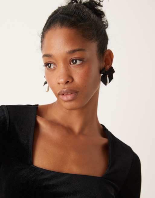 Body negro con escote cuadrado de terciopelo de New Look, 2 de 4