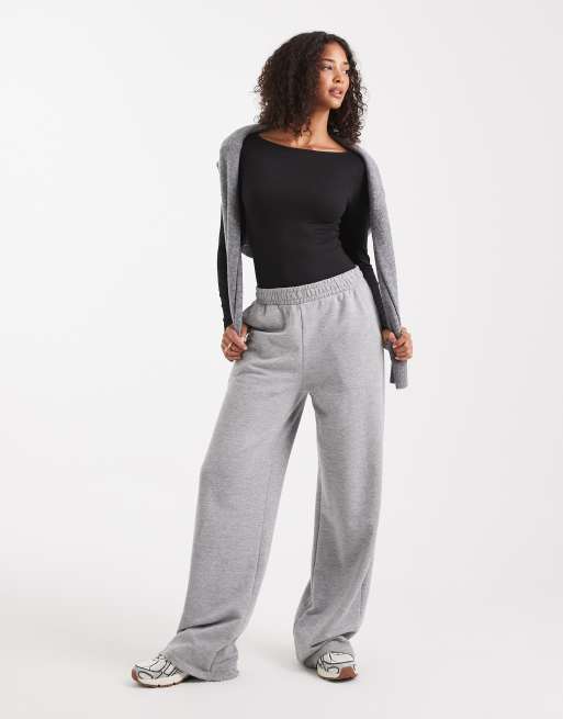 Body negro moldeador con cuello barco de Miss Selfridge, 2 de 4