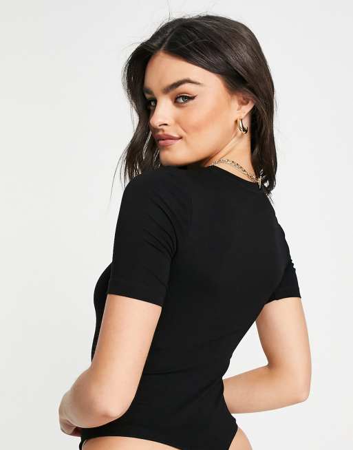 Body tipo camiseta ajustado en negro de ASOS DESIGN, 2 de 4