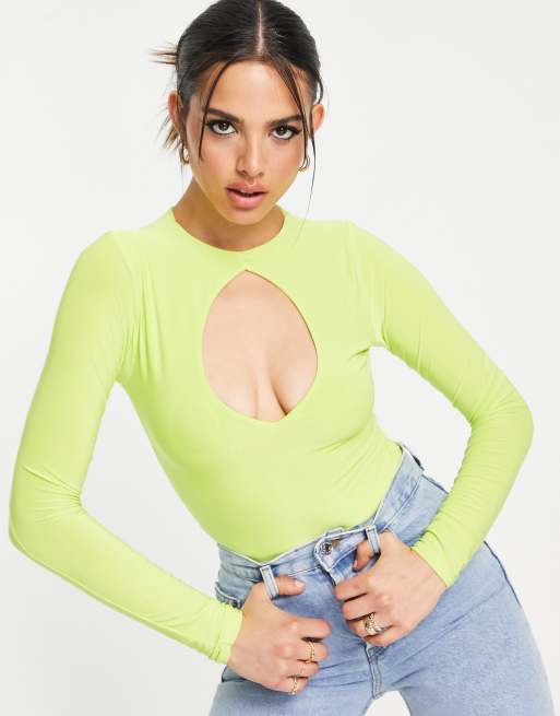 Body verde lima de manga larga con detalle de abertura de Femme Luxe