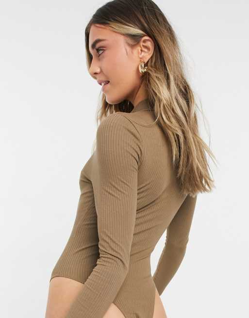 Body verde oliva de cuello alzado con cremallera de Topshop, 2 de 4