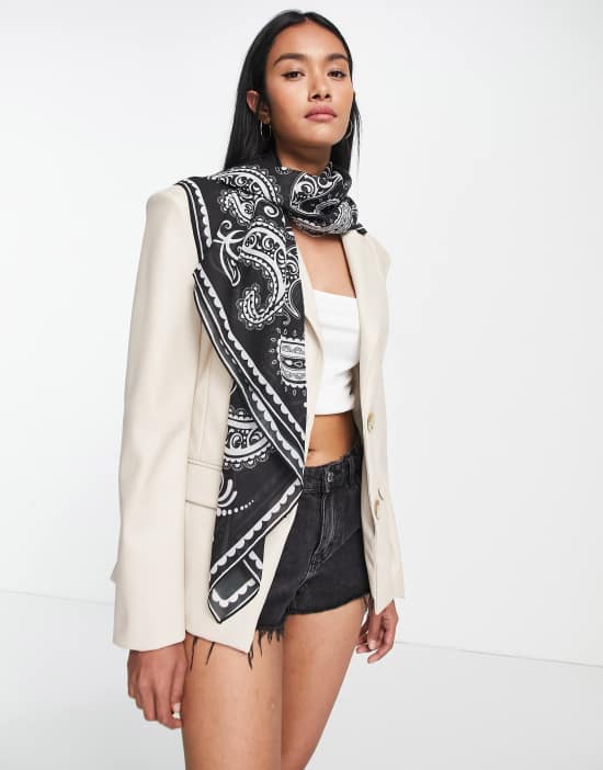 https://images.asos-media.com/products/bolongaro-trevor-01-printed-scarf-in-black/201348512-1-black?$n_550w$&wid=550&fit=constrain