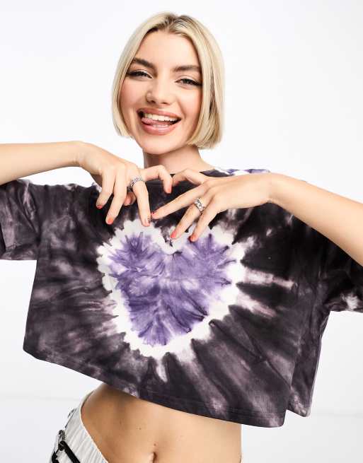 Bolongaro Trevor - Cropped T-shirt i lilla tie-dye med hjertedesign
